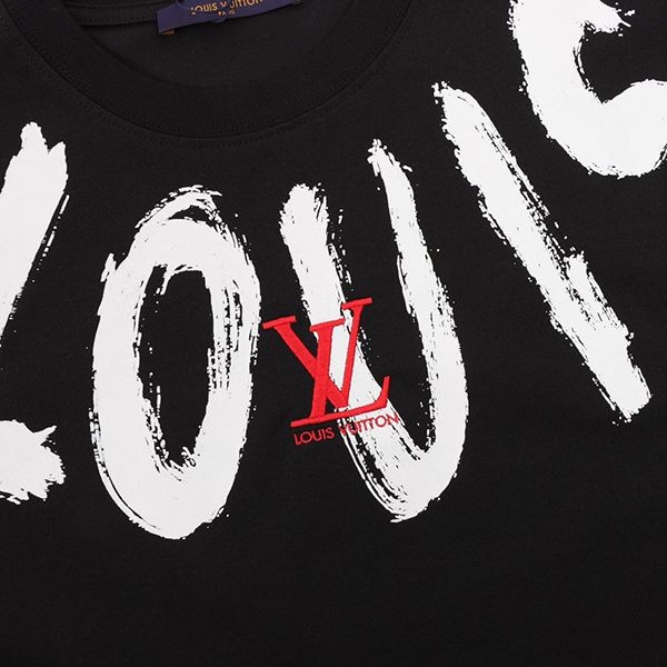 送料無料 ルイヴィトン ロゴの手描きグラフィティ刺繍入り Tシャツ 偽物 vub14136